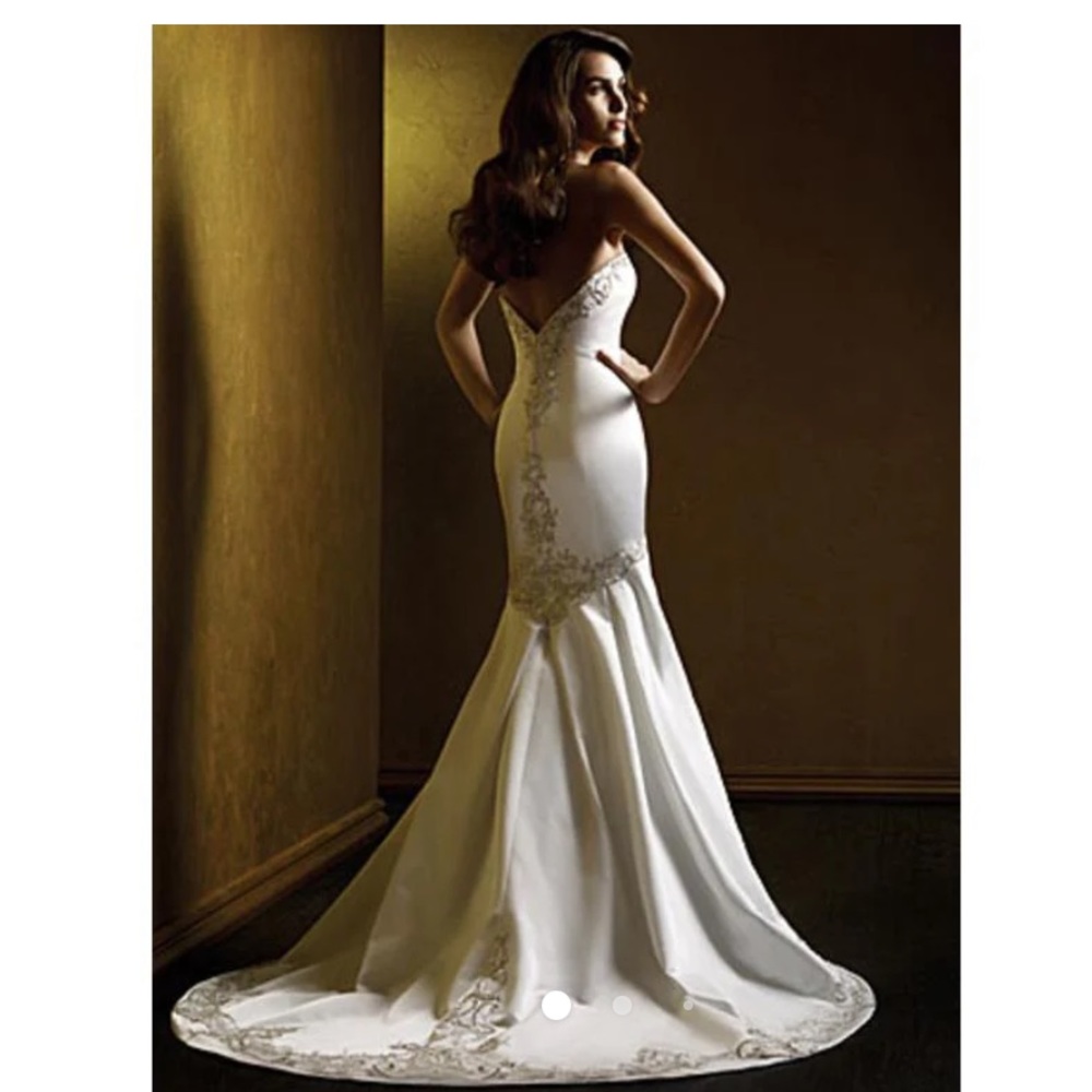 Beautiful Piccione Wedding Dress Gorgeous Appliqués IvorySize 16 (Street Sz 12)